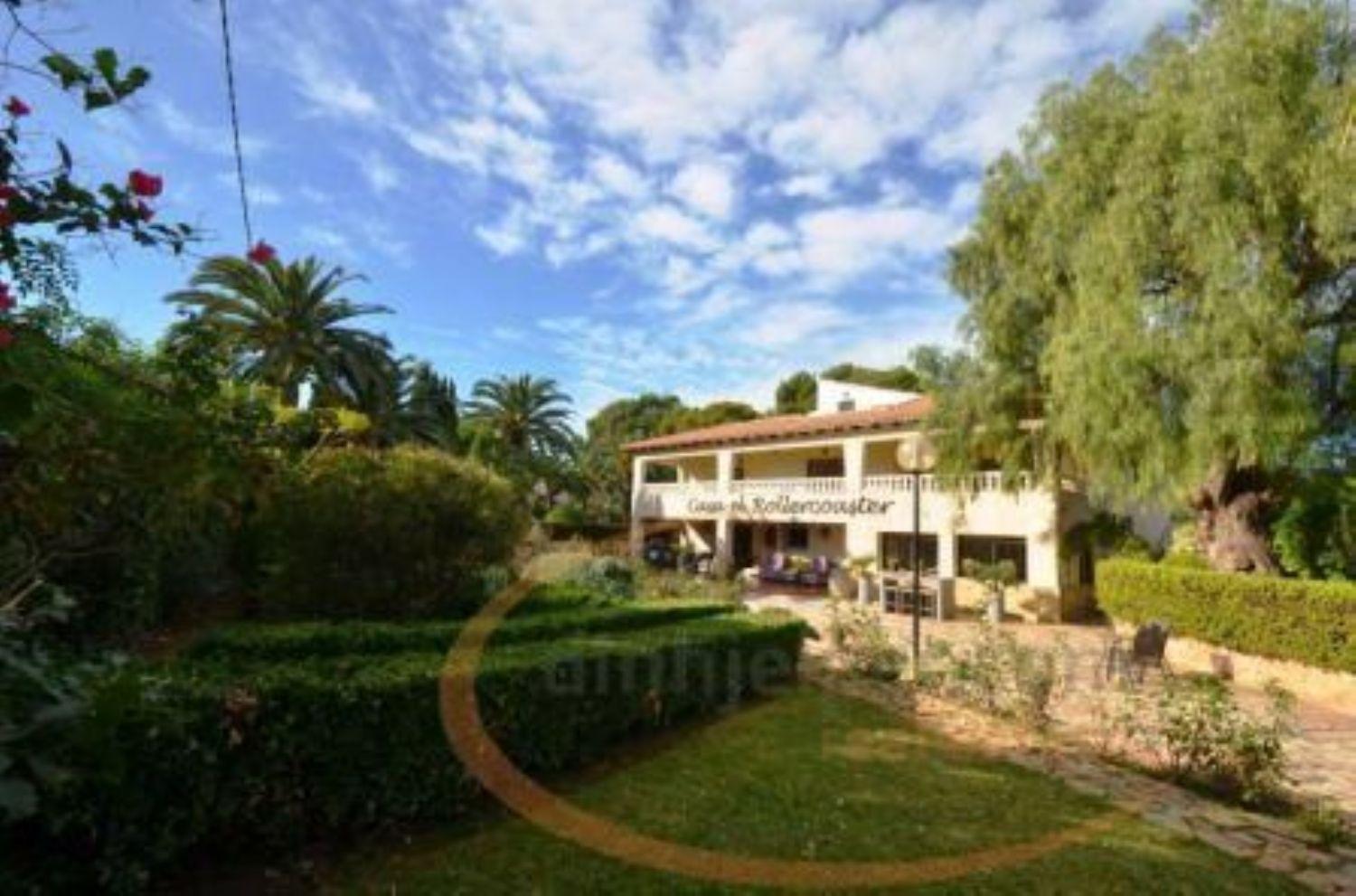 Villa with Large Plot in Alfaz del Pi
